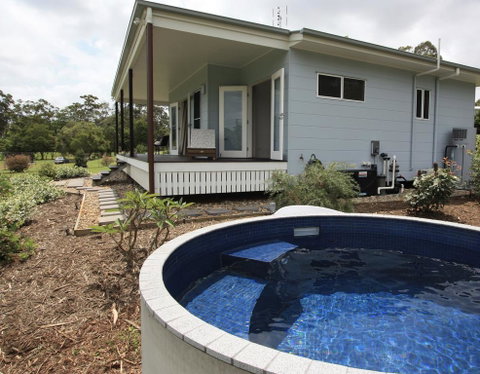 Noosa Hinterland Country Cottage 'Tru-Blu' - Broome Tourism 0