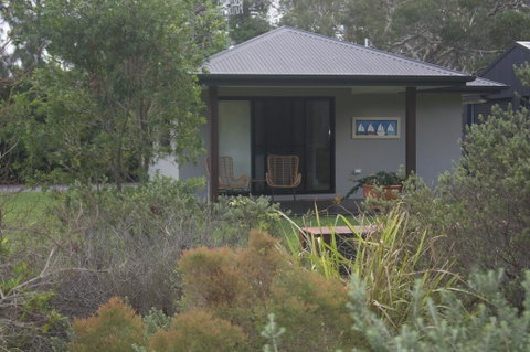 Noosa Studio At Lake Weyba - Broome Tourism 0