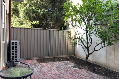 Norwood Townhouse, City Fringe - Broome Tourism 2