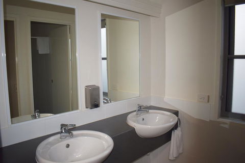 NRMA Sydney Lakeside Holiday Park - Broome Tourism 3