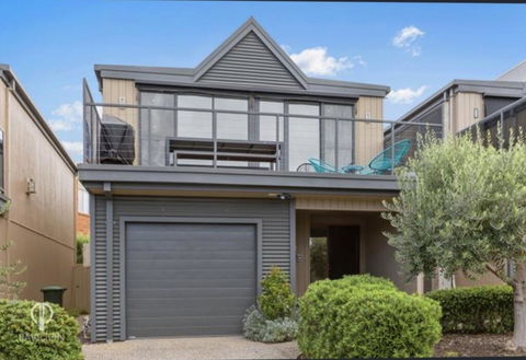 Ocean Grove House With Fantastic Ocean Views - Broome Tourism 1