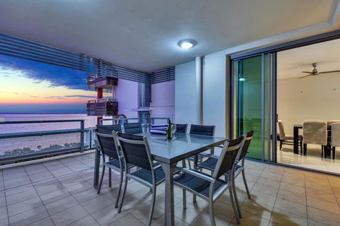 Oceana Darwin Central Oceanfront 3 Bedroom 2 Lounge Room Pool Gym Tennis Court Sleeps 9 - Broome Tourism 2