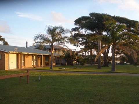 Ourimbah - Across From The Local Rock Pools - Broome Tourism 0