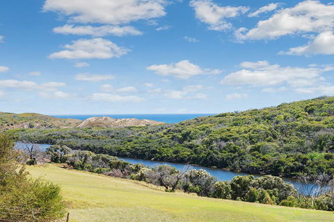 Pearl River Houses - Broome Tourism 1