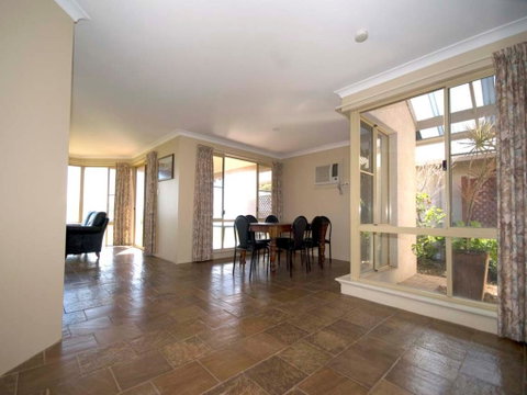 Pelican Shore Oceanfront Villa 6 - Broome Tourism 3