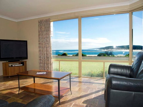 Pelican Shore Oceanfront Villa 6 - Broome Tourism 0