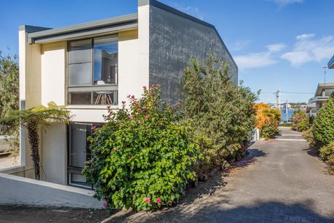 Penguin Mews 3 In Merimbula - Broome Tourism 2