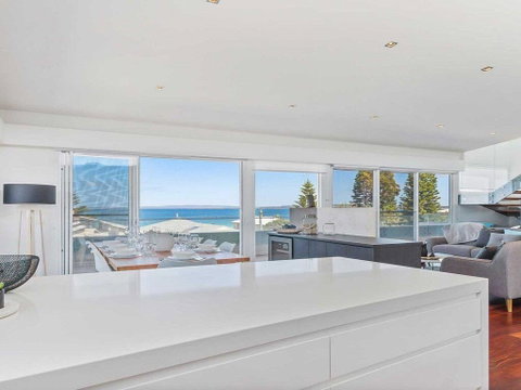 Perpendicular Penthouse - Modern Beachside Apartment - Broome Tourism 1