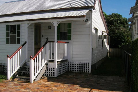 Pine Cottage - Broome Tourism 0