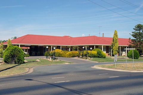 Pines Country Club Motor Inn - Broome Tourism 1