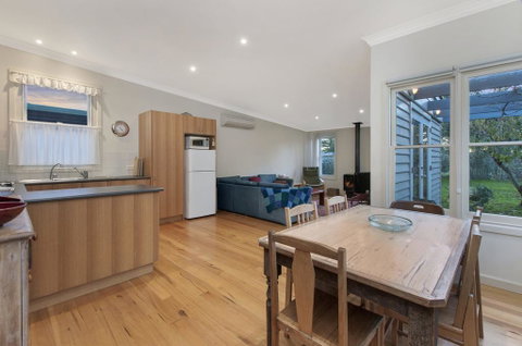Plovers Rest - Central 3 Bedroom Cottage With Small Orchard - Broome Tourism 1