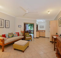 Poolside  Hibiscus - Broome Tourism
