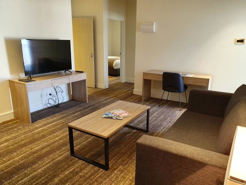 Porter's Plainland Hotel - Broome Tourism 1