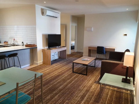 Porter's Plainland Hotel - Broome Tourism 3