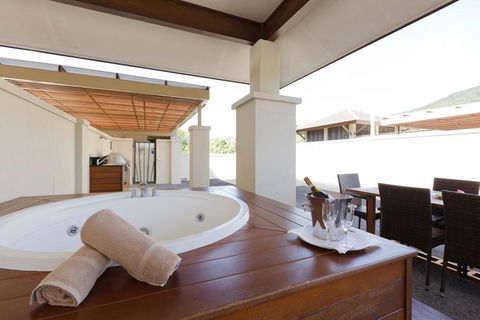 Pullman Palm Cove Sea Temple Resort & Spa - Broome Tourism 3