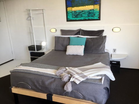 Ramada Resort Studio Split Queen Electric Adjustable Bed - Broome Tourism 1