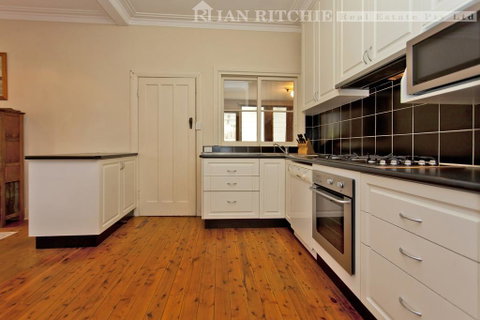 Red Brick Beauty - Central Cottage - Broome Tourism 1