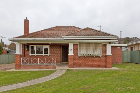 Red Brick Beauty - Central Cottage - Broome Tourism 0