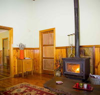 Red Tractor Retreat - Broome Tourism