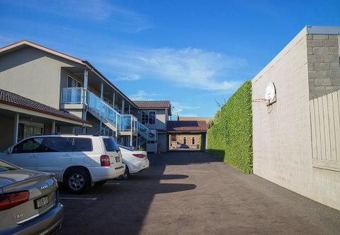 Redwood Manor Motel Apartments - Broome Tourism 2