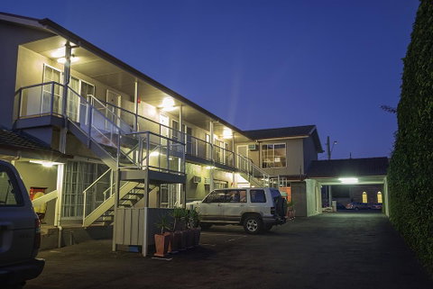 Redwood Manor Motel Apartments - Broome Tourism 1