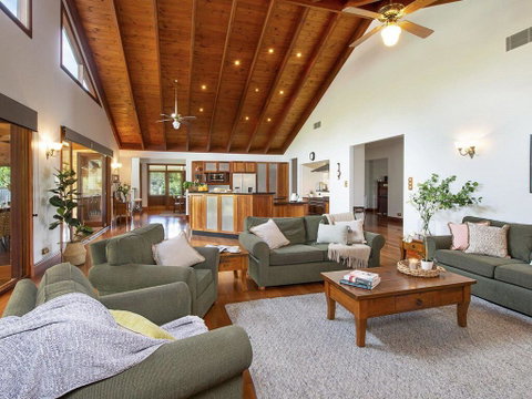 Reign Manor - Large Group Accommodation - Broome Tourism 1