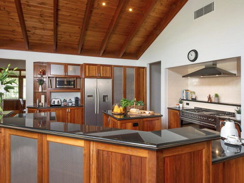 Reign Manor - Large Group Accommodation - Broome Tourism 3