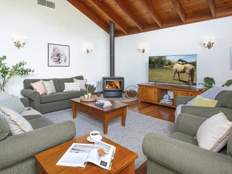 Reign Manor - Large Group Accommodation - Broome Tourism 2