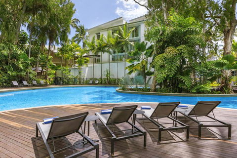 Relax In Palm Cove - Broome Tourism 1