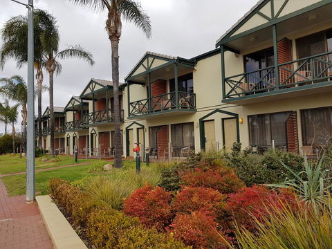 Renmark Hotel Motel - Broome Tourism 0