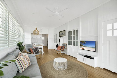Rigi On Currumbin Beach - Broome Tourism 2