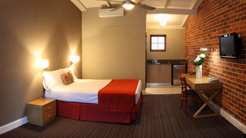Rose & Crown Hotel - Broome Tourism 1