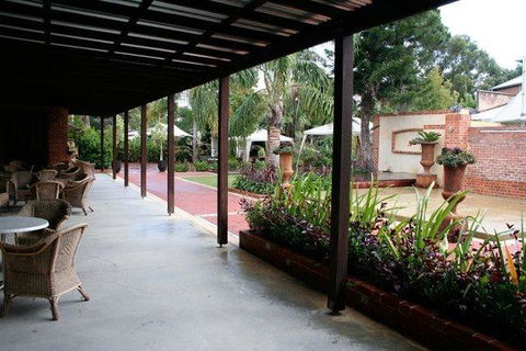 Rose & Crown Hotel - Broome Tourism 3