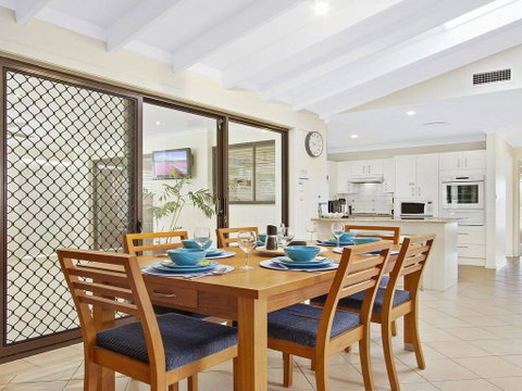 Saltwater - Entertainers Paradise - Broome Tourism 2