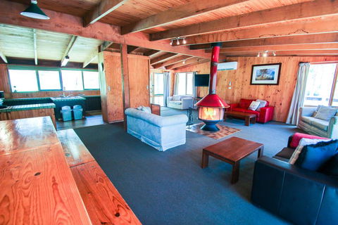 Sambar Lodge - Broome Tourism 1