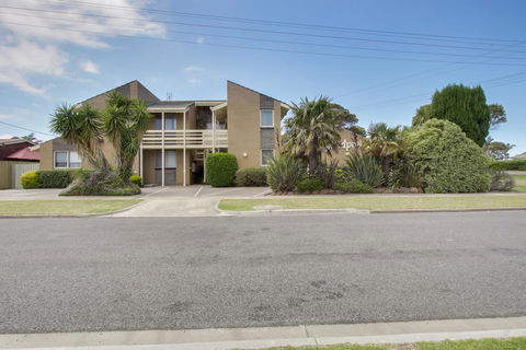 Sandpiper Lakes Entrance - Broome Tourism 0