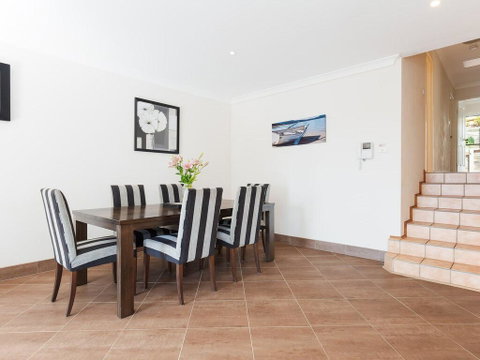 Sandy Point Luxury', 117a Sandy Point Road - Air Con & Foxtel - Broome Tourism 1