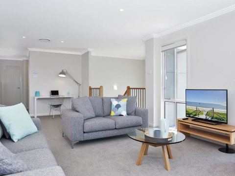 Saratoga Avenue, 52, Signature House - Broome Tourism 2