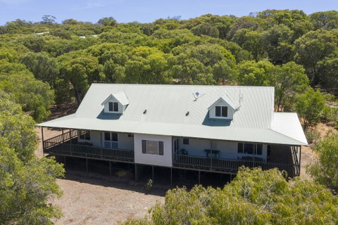 Sea Breeze Chalets Yallingup - Broome Tourism 0