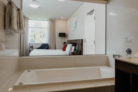 Sfera's Park Suites & Convention Centre - Broome Tourism 1