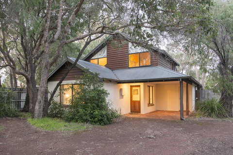 Shady Shack - Broome Tourism 0