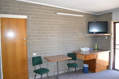 Shamrock Hotel Motel Balranald - Broome Tourism 3