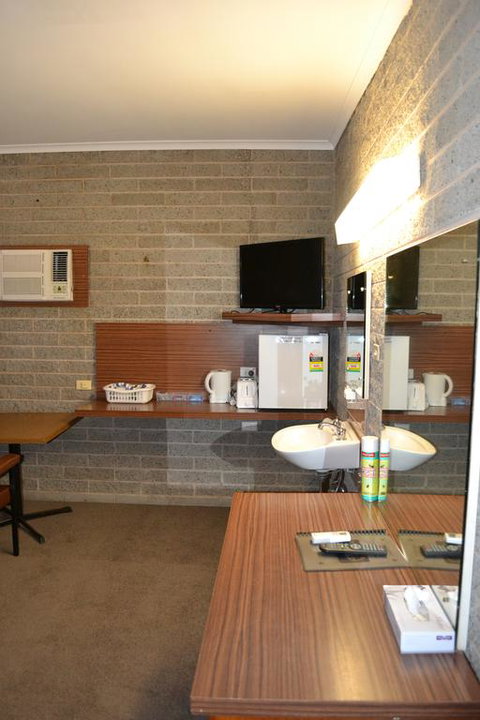 Shamrock Hotel Motel Balranald - Broome Tourism 1