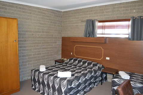 Shamrock Hotel Motel Balranald - Broome Tourism 2