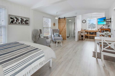 Shearers Cottage - Pet Friendly Holiday Accommodation - Broome Tourism 3