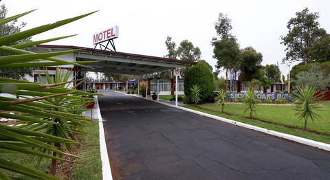 Silver Oaks Motel - Broome Tourism 0