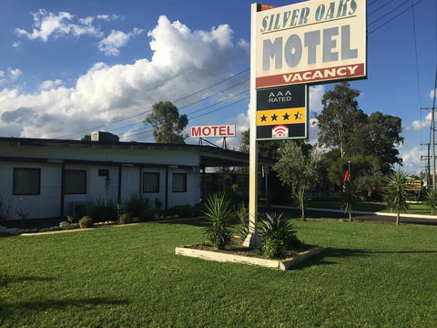 Silver Oaks Motel - Broome Tourism 2