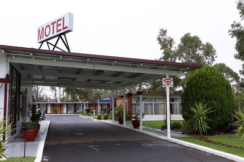 Silver Oaks Motel - Broome Tourism 1