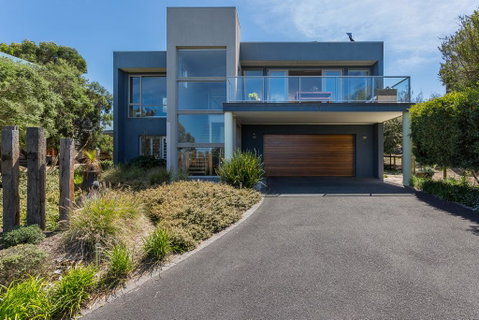 Sophisticated Contemporary Coastal Living With Sweeping Views In Cape Schanck - Broome Tourism 2