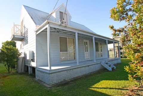 South Sussex's Blue Cottage - Broome Tourism 1